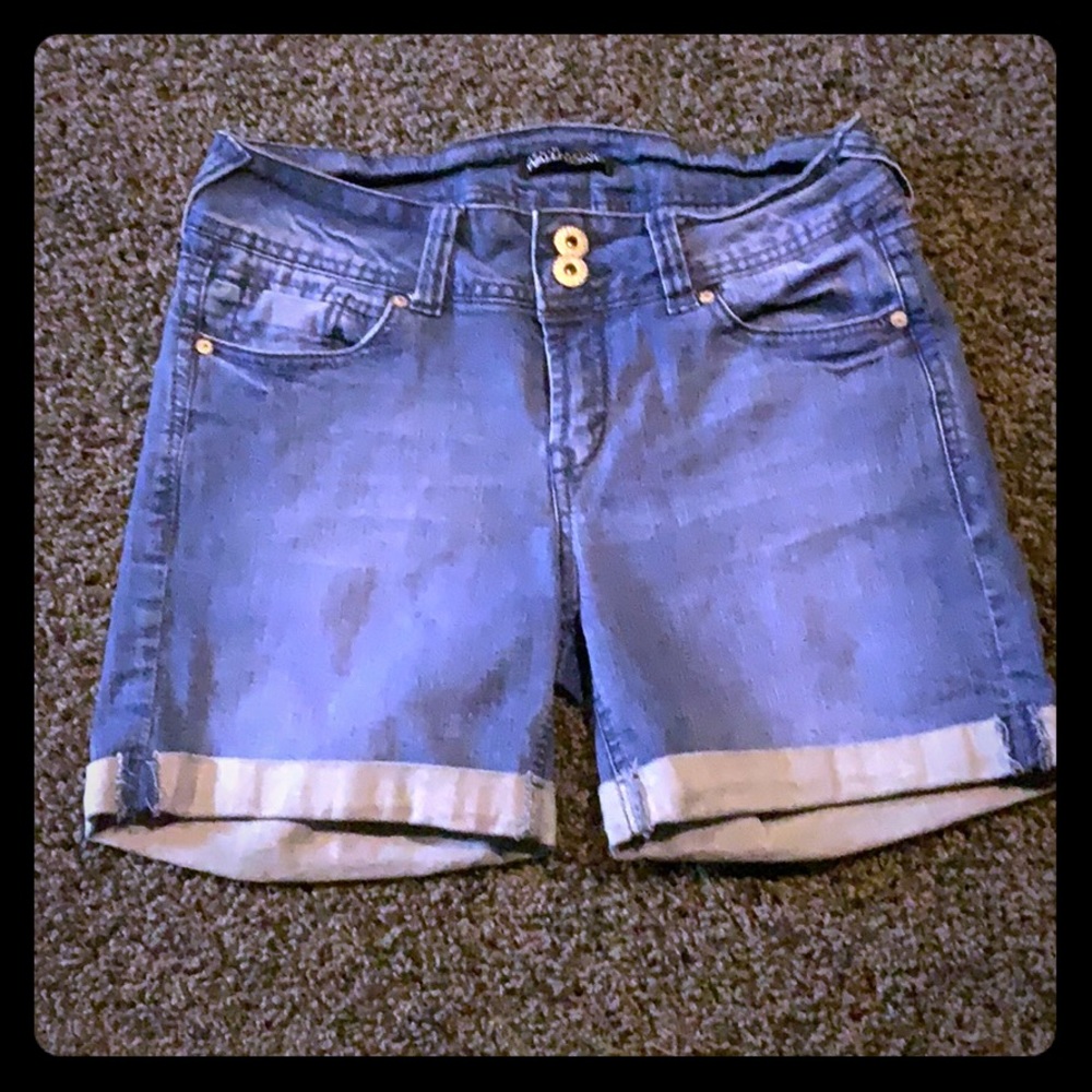Denim Deluxe Wallflower Jean Shorts